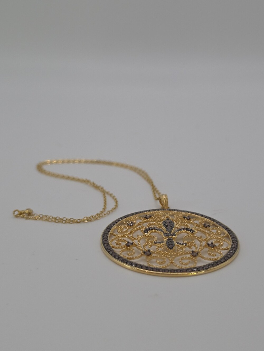 Vintage Fleur de Lis Vermeil Filigree Pendant with CZ & an 18" Vermeil Chain - Picture 9 of 14